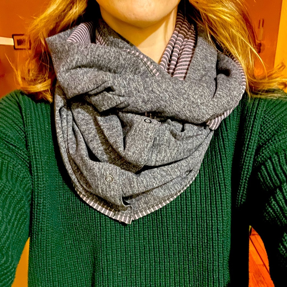 Lululemon Vinyasa scarf. NWOT pink/dark grey